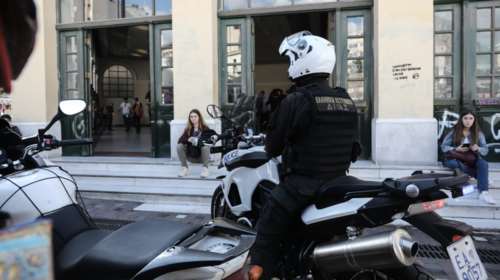 Μοναστηράκι: Συνελήφθη άνδρας που εισέβαλε ημίγυμνος με μαχαίρι σε κατάστημα παιχνιδιών