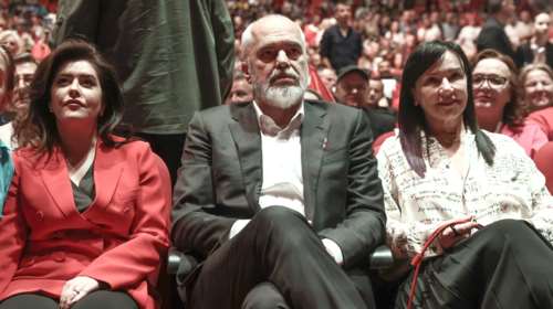 Εκτός προγράμματος συνάντηση του Ράμα με Κοσοβάρους στην Αθήνα - Δίπλα στο Κλειστό του Γαλατσίου