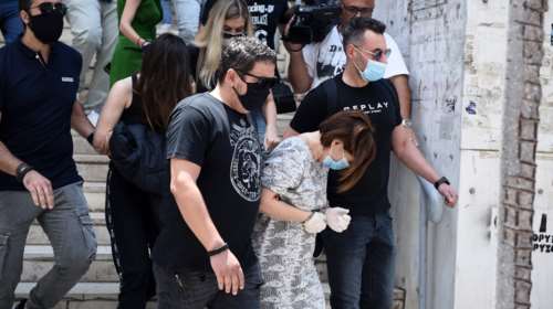 Θεσσαλονίκη: Ισόβια ξανά στην 51χρονη που σκότωσε με 21 μαχαιριές τον σύζυγό της - "Η κόρη μου τον δολοφόνησε"