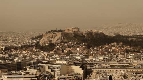 Απόκοσμες εικόνες από την αφρικανική σκόνη στην Αθήνα - Τα αιωρούμενα σωματίδια... εξαφανίζουν τον ορίζοντα