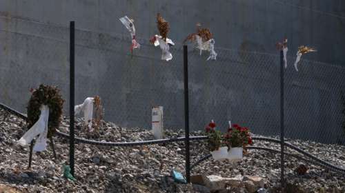 Τέμπη: Μεταφέρονται τα βαγόνια του τραγικού δυστυχήματος -  Σκύλοι ιδιώτη αναλαμβάνουν την ανίχνευση DNA