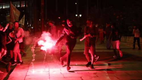 Ένταση στο Σύνταγμα - Μικροεπεισόδια σε πορεία αλληλεγγύης για τους πρόσφυγες [εικόνες]