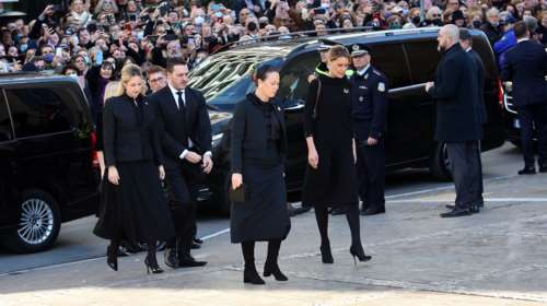 Το μνημόσυνο του τέως στη Μητρόπολη: Οι 200 καλεσμένοι, το τρισάγιο στο Τατόι και ο καφές στη Μεγάλη Βρεταννία