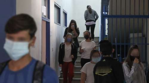 Ανοιγμα σχολείων: Ποια θα ανοίξουν πρώτα και πότε - Διχασμένοι οι λοιμωξιολόγοι - Ολα τα σενάρια