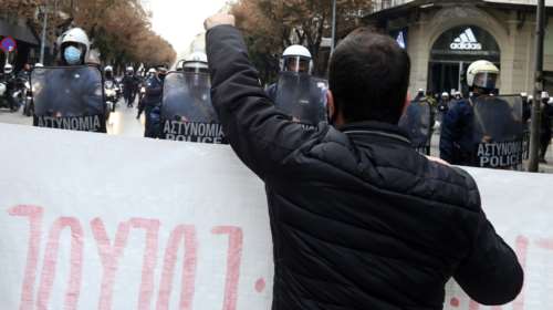 Eπέτειος Πολυτεχνείου: Ένταση στο ΑΠΘ σε συγκέντρωση φοιτητών - Απροσπέλαστο το κέντρο της Θεσσαλονίκης