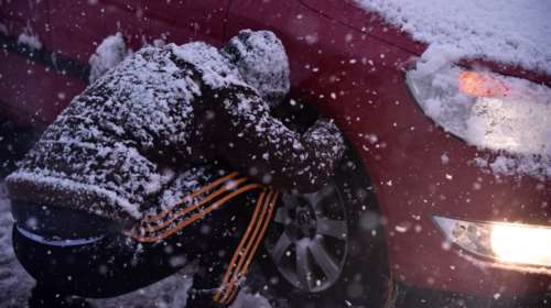 Πώς να τοποθετήσετε σωστά, γρήγορα και εύκολα τις αλυσίδες χιονιού στο αυτοκίνητό σας- Δείτε το βίντεο