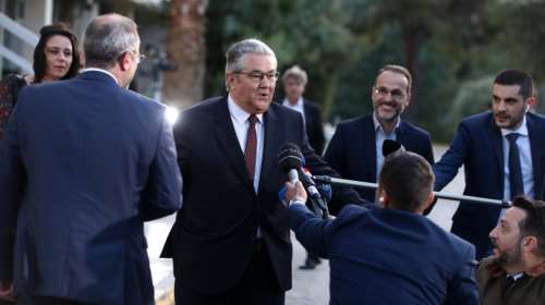 Debate: Οι νέες ατάκες Κουτσούμπα - &quot;Βάλαμε γραβάτα, να είμαστε σουλουπωμένοι&quot; - &quot;Γιατί αυτοί είναι και εμείς αυτοί είμαστε&quot;