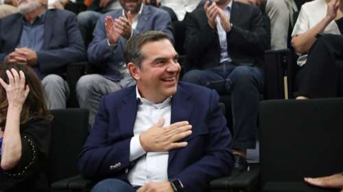 Έμμεσες αιχμές Τσίπρα σε Κασσελάκη κατά τη βράβευσή του - Ποιοι έδωσαν το παρών στην εκδήλωση [εικόνες]