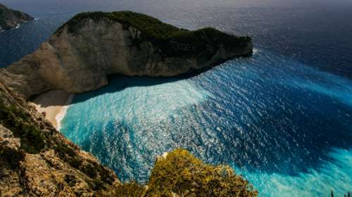 Σε κατάσταση έκτακτης ανάγκης η Ζάκυνθος - Ανοίγουν τις βρύσες και τρέχει νερό μαζί με πετρέλαιο