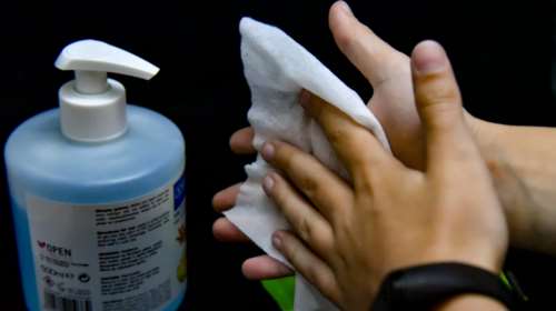 Ηράκλειο: Κακόγουστη φάρσα με αντισηπτικό στο νερό που ήπιαν δύο μαθήτριες