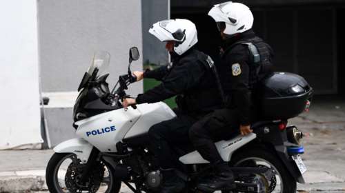 Πάτρα: Συναγερμός για παιδί μόνο του σε αυτοκίνητο - Σε πάρκινγκ σούπερ μάρκετ