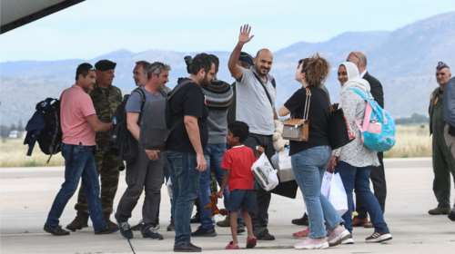 &quot;Ημασταν σε ένα ξενοδοχείο και δεχθήκαμε πυρά με αδέσποτες σφαίρες&quot;: Συγκλονιστικές μαρτυρίες των Ελλήνων από το Σουδάν