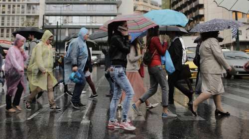 Διπλό κύμα κακοκαιρίας θα πλήξει τη χώρα έως την Τρίτη - Ισχυρές καταιγίδες και κίνδυνος για πλημμυρικά φαινόμενα