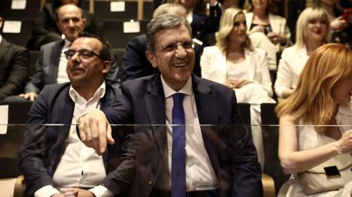 Η αφιέρωση του Μητσοτάκη στον Γιώργο Αυτιά: &quot;Μπορείς να αλλάξεις τους νόμους από την εκπομπή&quot;- Τι του είχε χαρίσει