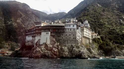 Άγιο Όρος για γάμο ομοφύλων: Είναι μεγάλο το έγκλημα - Ασελγούν στην ανθρώπινη φύση, καταστρέφουν τον άνθρωπο