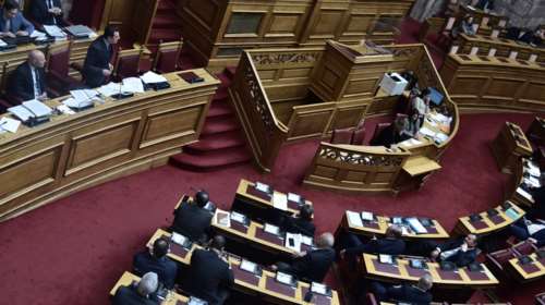 &quot;Πέρασε&quot; από τη Βουλή το νομοσχέδιο του ΥΠΕΝ για το νερό - Μόνο με τις ψήφους της ΝΔ