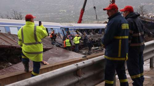 Τέμπη: Ο σταθμάρχης δεν ήξερε σε ποιο τηλέφωνο να πάρει το…100