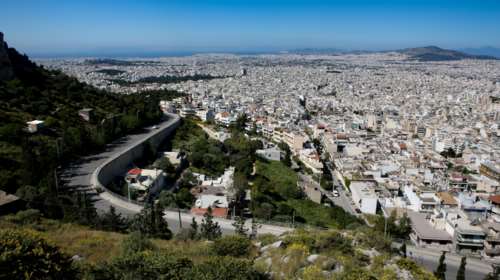 Ανοιξιάτικος καιρός την Κυριακή: Στους 22 βαθμούς το θερμόμετρο - Πού αναμένονται βροχές και χιόνια