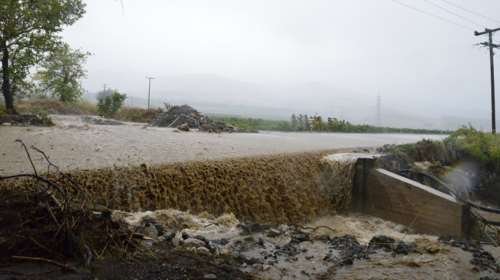Κακοκαιρία Daniel: Κομμένη στα δύο η χώρα - Έκλεισε η Αθηνών - Θεσσαλονίκης και στα δύο ρεύματα