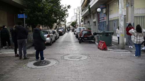 Δάφνη: Τα τελευταία λόγια της 17χρονης πριν πέσει από τον έκτο όροφο - Λιποθύμησε η μητέρα της