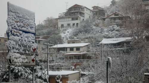 Θεσσαλονίκη: Χιονίζει στα ορεινά - Ποια σχολεία παραμένουν κλειστά και πού χρειάζονται αλυσίδες