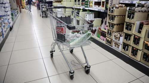 Επίθεση σε σούπερ μάρκετ στην Πάτρα:  Άρπαξαν προϊόντα και εξαφανίστηκαν