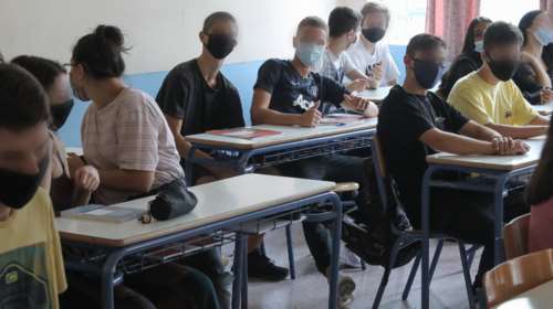 Άνοιγμα σχολείων: Ποια θα λειτουργήσουν με τηλεκπαίδευση και ποια με επιστροφή στα θρανία - Έρχεται μείωση της ύλης για Γ&#39; Λυκείου