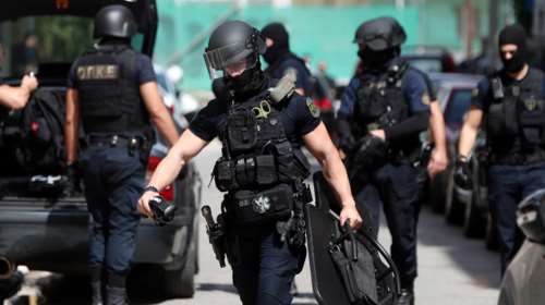 Σε εξέλιξη μεγάλη επιχείρηση της ΕΛΑΣ για σπείρα που ρήμαζε σπίτια: 110 διαρρήξεις, όπλα, ναρκωτικά και 11 συλλήψεις