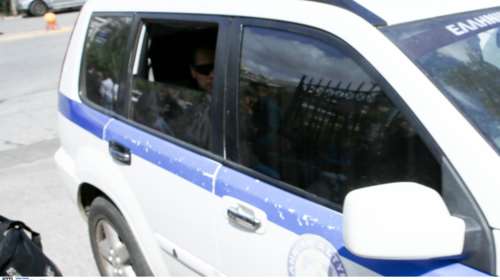 Δεν έχουν τον θεό τους: Σπείρα ρήμαξε μέχρι και την κλειστή Μητρόπολη λόγω κορονοϊού