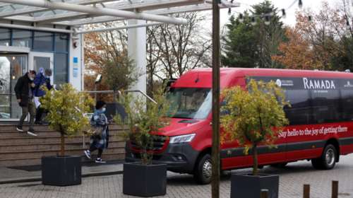 Μετάλλαξη Ομικρον - Ολλανδία: Εμβολιασμένοι οι περισσότεροι από τους 62 επιβάτες των πτήσεων από τη Ν. Αφρική