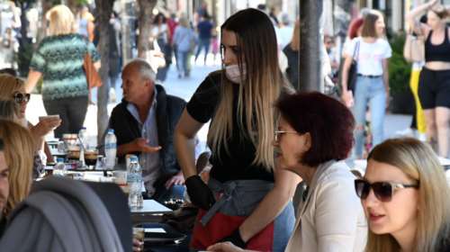 Πέτσας: Πιθανή διεύρυνση του ωραρίου καταστημάτων μέχρι 1 π.μ - Όχι σε νέα μέτρα