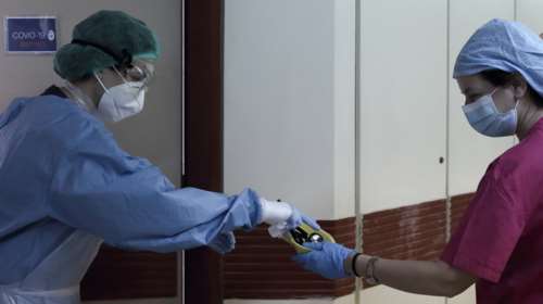 Κορονοϊός: &quot;Ασφυξία&quot; με 443 διασωληνωμένους και 63 θανάτους σήμερα - 2422 νέα κρούσματα