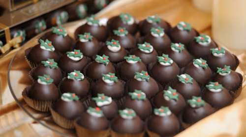 Εύκολα χριστουγεννιάτικα ατομικά γλυκά της τελευταίας στιγμής - Γεμιστά με κέικ και με επικάλυψη σοκολάτας