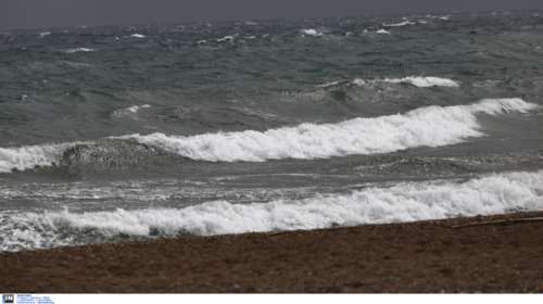 Meteo: Ενισχύονται οι άνεμοι τις επόμενες ώρες- Πολύ υψηλός κίνδυνος για αναζωπυρώσεις σε Αττική, Δυτική Πελοπόνησσο και Λακωνία