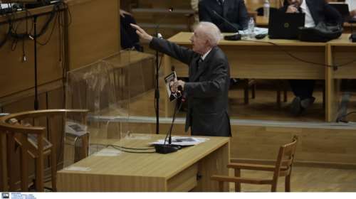 Αμετανόητος ο Κώστας Πλεύρης: Χαιρέτισε ξανά ναζιστικά - &quot;Εμείς πιστεύουμε στον Μεταξά και χαιρετάμε έτσι&quot;