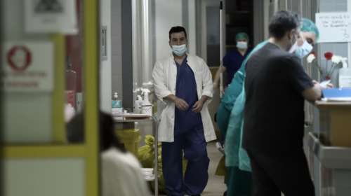 Αγωνία στην Κρήτη: Χαροπαλεύει το δίχρονο αγοράκι που έπεσε σε βαρέλι - &quot;Φτωχή η ανταπόκριση, ενημερώθηκαν οι γονείς&quot;