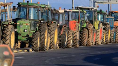 Αγρότες: Αυτή είναι η 15μελής επιτροπή που θα συναντηθεί με τον Κυριάκο Μητσοτάκη - Δεν σταματάνε τα μπλόκα