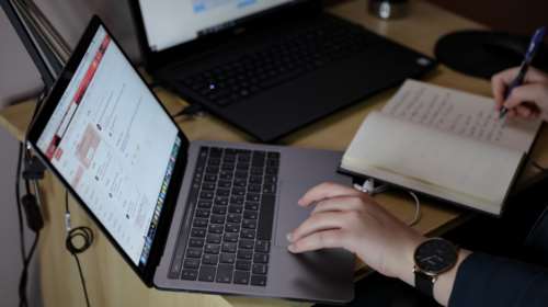 Έρευνα: Τι πιστεύουν εργαζόμενοι και μαθητές για την τηλεργασία και την τηλεκπαίδευση