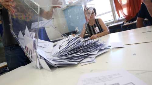 Δημοσκόπηση Pulse: 6,5% μπροστά η ΝΔ - Σε ποιο κόμμα βρίσκονται πιο κοντά οι αναποφάσιστοι, τα σενάρια κατανομής εδρών