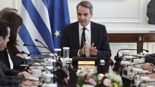 Η τραγωδία στα Τέμπη &quot;παγώνει&quot; την προσφυγή στις κάλπες - Τα τρία σενάρια για την ημερομηνία των εκλογών