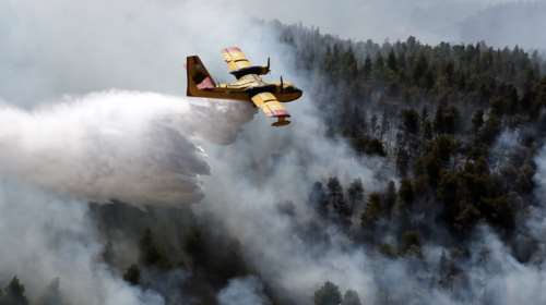 Στα Δερβενοχώρια το πιο δύσκολο πύρινο μέτωπο - Κινείται προς τη Μαγούλα, επιχειρούν τα εναέρια μέσα