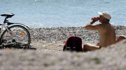 Νησιώτης προσέφυγε στο ΣτΕ επειδή δεν μπορεί να κάνει μπάνιο στη θάλασσα λόγω των μέτρων