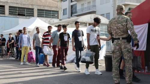 Αναχώρησαν για τη δομή της Μαλακάσας οι διασωθέντες μετανάστες του ναυαγίου στην Πύλο