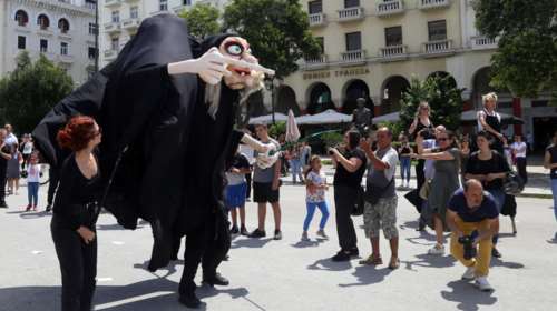 Θεσσαλονίκη: Μια καλλιτεχνική διαμαρτυρία... διαφορετική από τις άλλες [εικόνες]