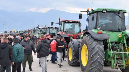 &quot;Χριστούγεννα στα μπλόκα&quot;: Ράγισαν οι σχέσεις κυβέρνησης - αγροτών λόγω καθυστερημένων πληρωμών και ευλογιάς