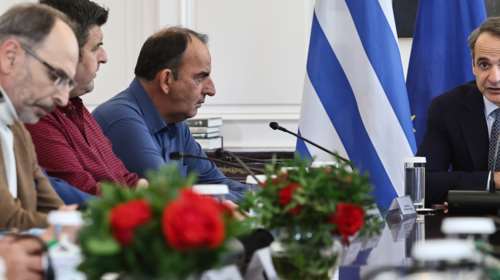 Τι δίνει ο Μητσοτάκης στους αγρότες: Φθηνότερο ρεύμα για 2+8 χρόνια και προκαταβολή του ΕΦΚ 40 εκατ. στα τέλη Μαρτίου