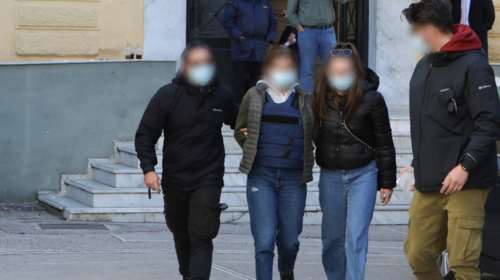 Χαλάνδρι: &quot;Ο γιατρός είχε όπλο, προσπάθησε να σκοτώσει εμένα και την κόρη μας&quot; λέει η 49χρονη από το κελί