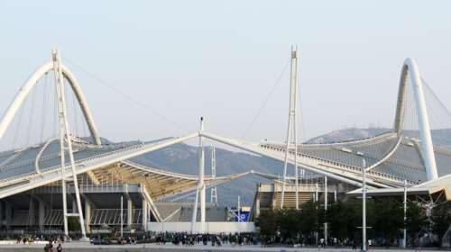 ΟΑΚΑ: Πληθαίνουν οι καταγγελίες για ελλιπή συντήρηση του στεγάστρου – Αποκλεισμένο με κορδέλες το γήπεδο