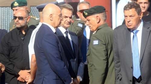 Κιλκίς: Η στιγμή που ο αρχηγός ΓΕΕΘΑ ενημερώνει Μητσοτάκη και Δένδια για τις εκρήξεις στη Νέα Αγχίαλο [Βίντεο]