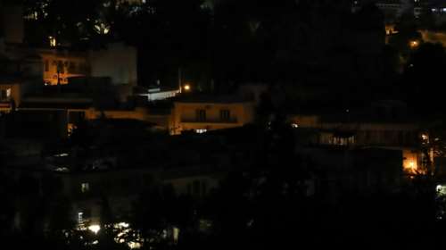 Διακοπή ρεύματος: Έκρηξη σε κολώνα της ΔΕΗ έφερε μπλακ-άουτ στην Ανατολική Αττική - Ποιες περιοχές &quot;βυθίστηκαν&quot; στο σκοτάδι